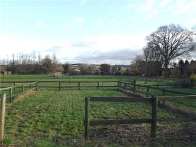  Image of 2 bedroom Detached house for sale in Trowes Lane Swallowfield Reading RG7 at Trowes Lane Swallowfield Swallowfield, RG7 1RP