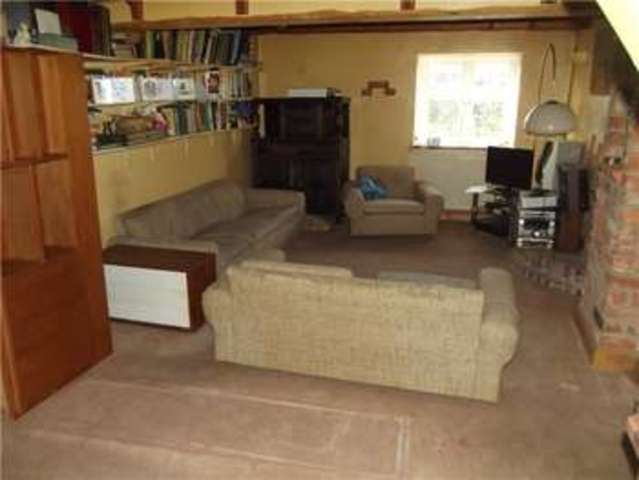  Image of 2 bedroom Detached house for sale in Trowes Lane Swallowfield Reading RG7 at Trowes Lane Swallowfield Swallowfield, RG7 1RP