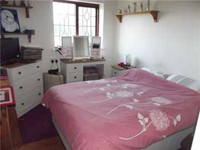  Image of 2 bedroom Detached house for sale in Trowes Lane Swallowfield Reading RG7 at Trowes Lane Swallowfield Swallowfield, RG7 1RP