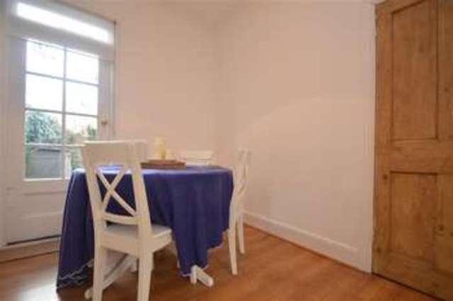  Image of 2 bedroom Mews to rent in Beverley Cottages London SW15 at Wimbledon Common, SW15 3RR