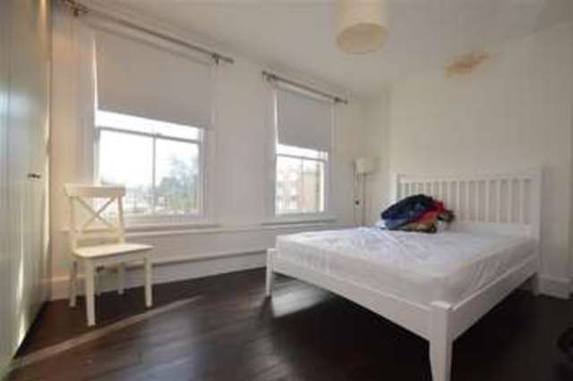  Image of 2 bedroom Mews to rent in Beverley Cottages London SW15 at Wimbledon Common, SW15 3RR