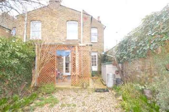  Image of 2 bedroom Mews to rent in Beverley Cottages London SW15 at Wimbledon Common, SW15 3RR