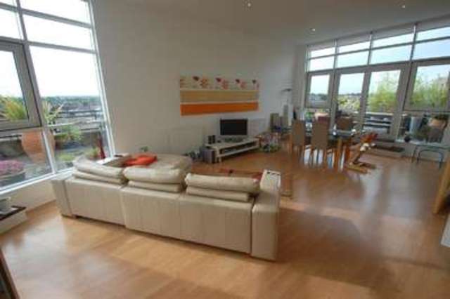  Image of 2 bedroom Apartment to rent in Montague Road London SW19 at Merton, SW19 1TZ