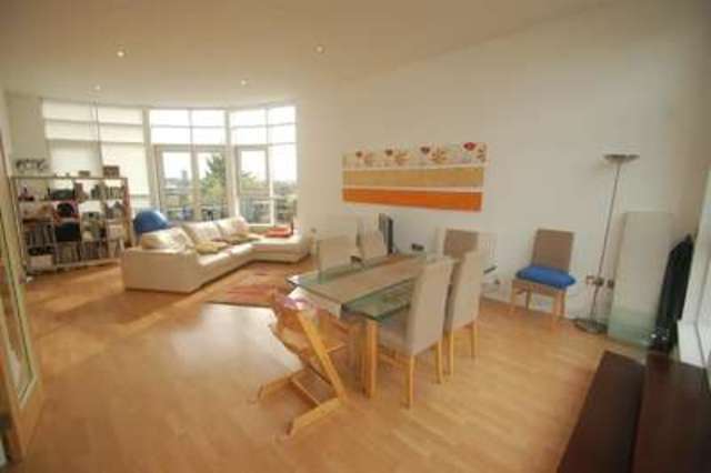  Image of 2 bedroom Apartment to rent in Montague Road London SW19 at Merton, SW19 1TZ