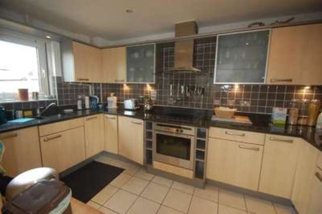  Image of 2 bedroom Apartment to rent in Montague Road London SW19 at Merton, SW19 1TZ