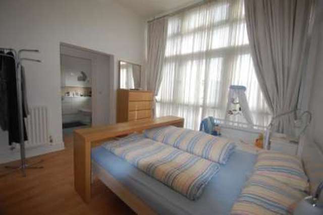  Image of 2 bedroom Apartment to rent in Montague Road London SW19 at Merton, SW19 1TZ
