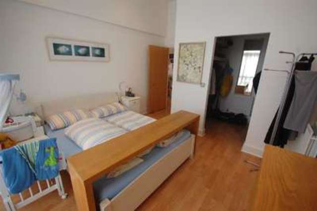  Image of 2 bedroom Apartment to rent in Montague Road London SW19 at Merton, SW19 1TZ