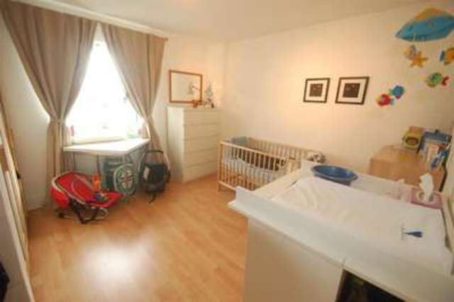  Image of 2 bedroom Apartment to rent in Montague Road London SW19 at Merton, SW19 1TZ