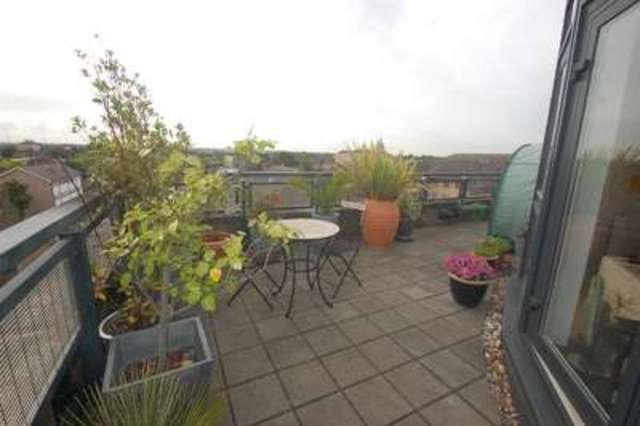  Image of 2 bedroom Apartment to rent in Montague Road London SW19 at Merton, SW19 1TZ