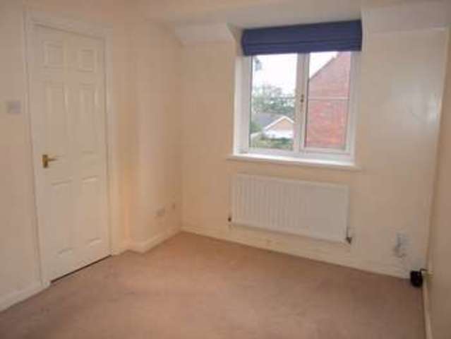  Image of 2 bedroom End of Terrace to rent in Montague Close Wokingham RG40 at Wokingham Berkshire Wokingham, RG40 5PF