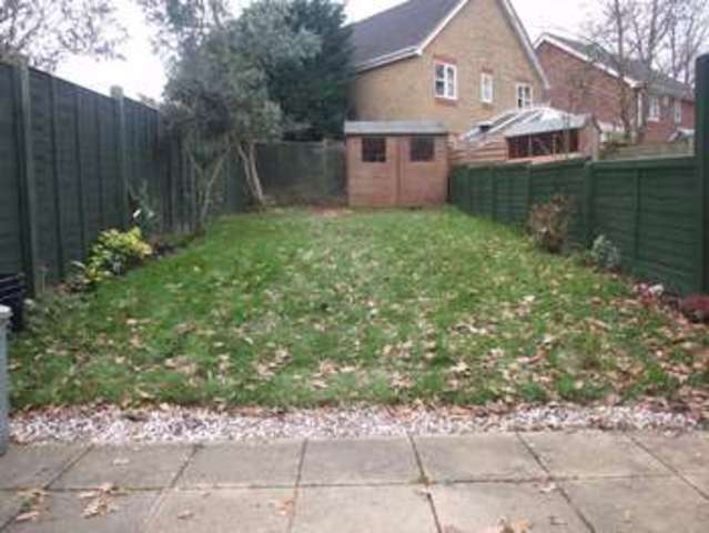  Image of 2 bedroom End of Terrace to rent in Montague Close Wokingham RG40 at Wokingham Berkshire Wokingham, RG40 5PF