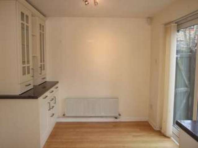  Image of 2 bedroom End of Terrace to rent in Montague Close Wokingham RG40 at Wokingham Berkshire Wokingham, RG40 5PF