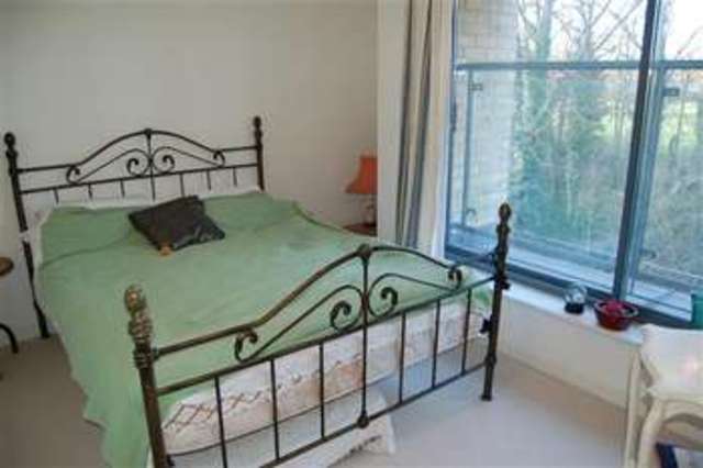  Image of 3 bedroom Terraced house to rent in Pallister Terrace Roehampton Vale London SW15 at Wimbledon Common, SW15 3ER