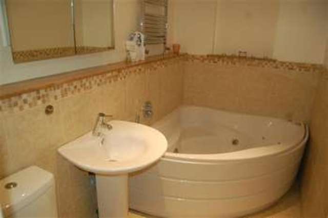  Image of 3 bedroom Terraced house to rent in Vale Cottages Kingston Vale London SW15 at Wimbledon Common, SW15 3RW