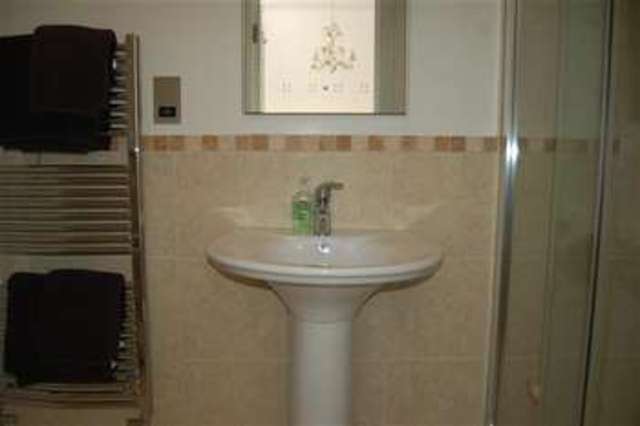  Image of 3 bedroom Terraced house to rent in Vale Cottages Kingston Vale London SW15 at Wimbledon Common, SW15 3RW