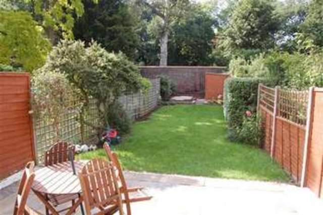  Image of 3 bedroom Terraced house to rent in Vale Cottages Kingston Vale London SW15 at Wimbledon Common, SW15 3RW