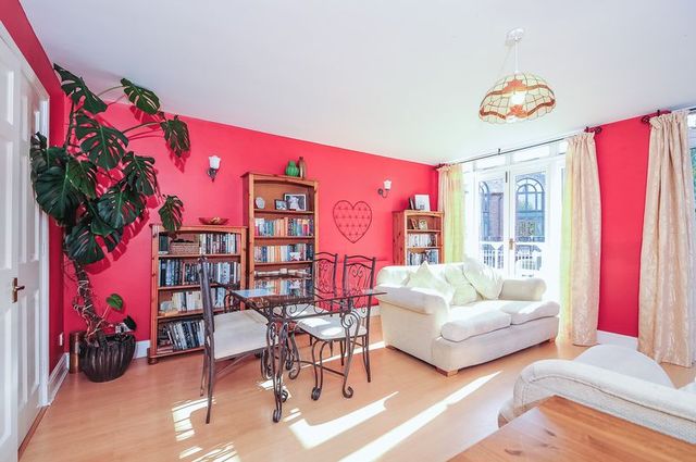  Image of 3 bedroom Terraced house for sale in Alfredston Place Wantage OX12 at Alfredston Place  Wantage, OX12 8DL
