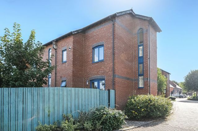  Image of 3 bedroom Terraced house for sale in Alfredston Place Wantage OX12 at Alfredston Place  Wantage, OX12 8DL