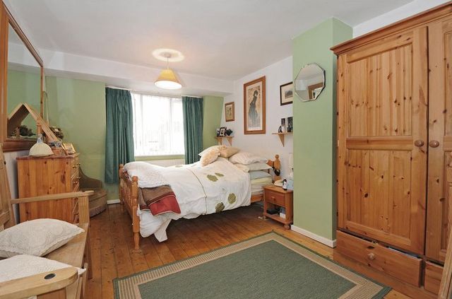  Image of 4 bedroom Semi-Detached house for sale in Mandhill Close Grove Wantage OX12 at Mandhill Close Grove Wantage, OX12 7HY