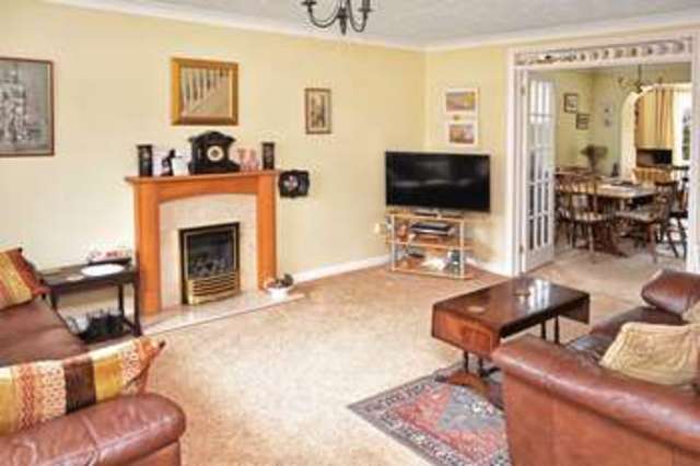  Image of 3 bedroom Detached house for sale in Hermitage Road Abingdon OX14 at Hermitage Road  Abingdon, OX14 5RW