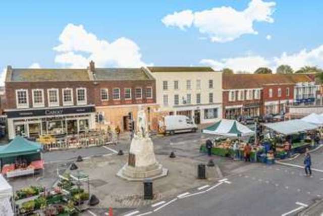  Image of 2 bedroom Flat for sale in Market Place Wantage OX12 at Market Place  Wantage, OX12 8AB