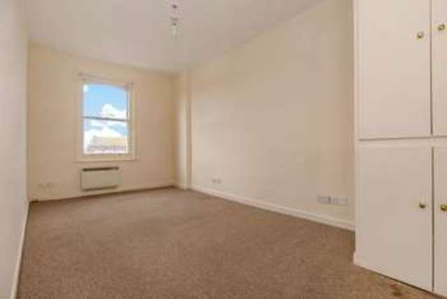  Image of 2 bedroom Flat for sale in Market Place Wantage OX12 at Market Place  Wantage, OX12 8AB