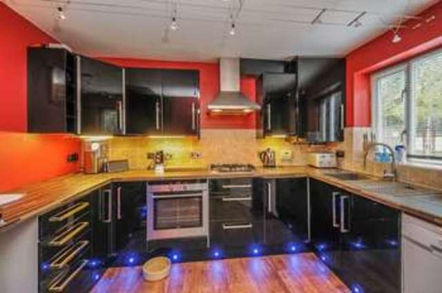  Image of 3 bedroom Terraced house for sale in Moir Court Wantage OX12 at Moir Court  Wantage, OX12 9AF