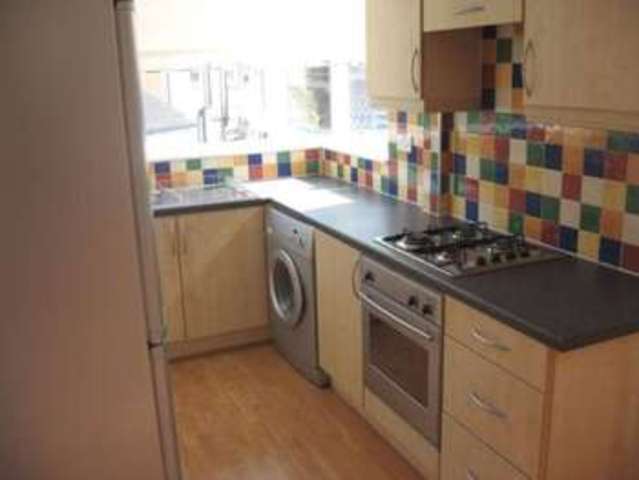  Image of 3 bedroom Semi-Detached house to rent in Montagu Grove Leeds LS8 at Montagu Grove Oakwood Leeds, LS8 2RP