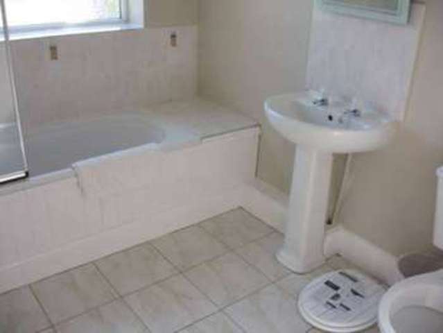  Image of 3 bedroom Semi-Detached house to rent in Montagu Grove Leeds LS8 at Montagu Grove Oakwood Leeds, LS8 2RP