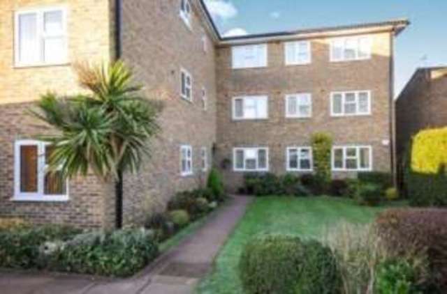  Image of 3 bedroom Flat for sale in Station Road Sidcup DA15 at 44 Station Road Sidcup Bexley, DA15 7DQ