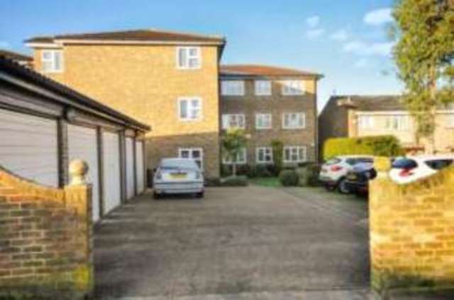  Image of 3 bedroom Flat for sale in Station Road Sidcup DA15 at 44 Station Road Sidcup Bexley, DA15 7DQ