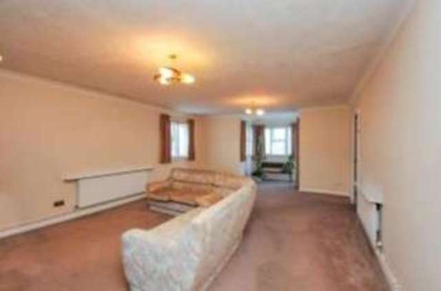  Image of 3 bedroom Flat for sale in Station Road Sidcup DA15 at 44 Station Road Sidcup Bexley, DA15 7DQ