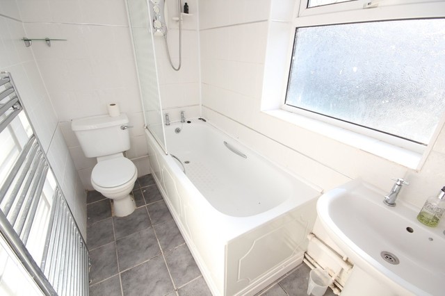  Image of 2 bedroom End of Terrace to rent in Norleane Crescent Runcorn WA7 at Runcorn Halton Runcorn, WA7 5EU