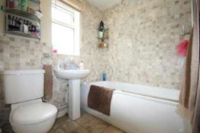  Image of 1 bedroom Flat for sale in Queens Cottages Wadhurst TN5 at Wadhurst East Sussex Durgates, TN5 6RN