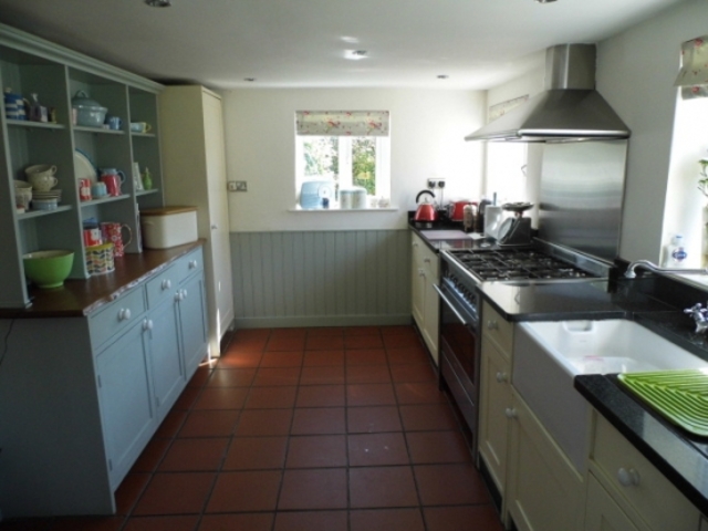  Image of 4 bedroom Cottage for sale in West Street Lenham Maidstone ME17 at Maidstone Kent Maidstone, ME17 2EP