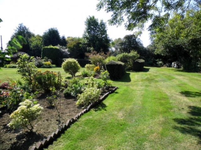  Image of 4 bedroom Cottage for sale in West Street Lenham Maidstone ME17 at Maidstone Kent Maidstone, ME17 2EP
