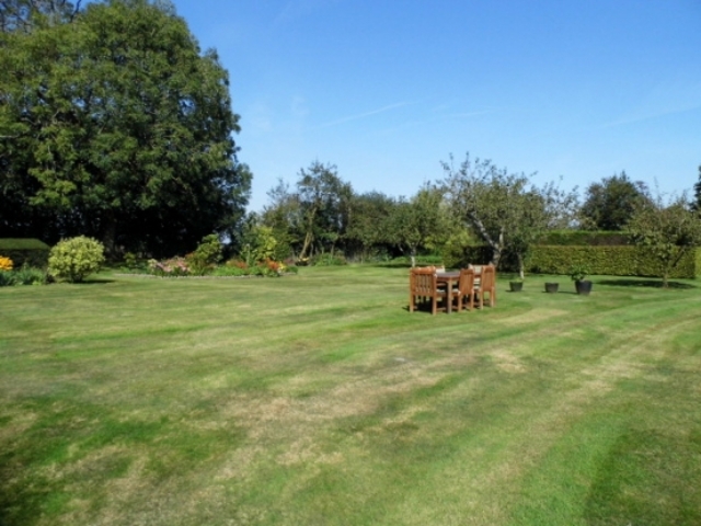  Image of 4 bedroom Cottage for sale in West Street Lenham Maidstone ME17 at Maidstone Kent Maidstone, ME17 2EP