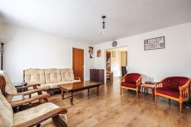  Image of 4 bedroom Detached house for sale in Elizabeth Drive Wantage OX12 at Elizabeth Drive  Wantage, OX12 9YA