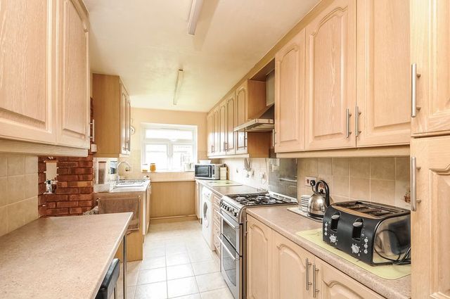  Image of 4 bedroom Detached house for sale in Elizabeth Drive Wantage OX12 at Elizabeth Drive  Wantage, OX12 9YA