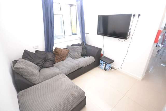  Image of 1 bedroom House Share to rent in Wantage Road Reading RG30 at Wantage Road  Reading, RG30 2SF