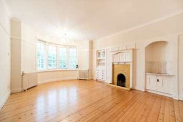 Image of 2 bedroom Flat for sale in The Crescent Skelmorlie PA17 at The Crescent  Skelmorlie, PA17 5DX