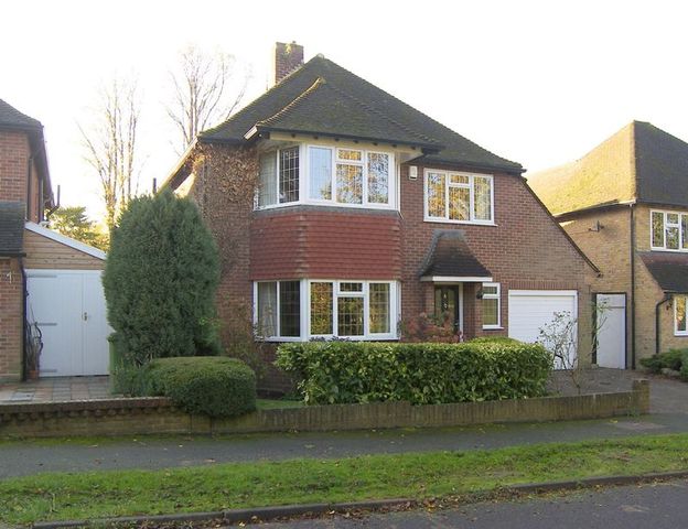  Image of 4 bedroom Detached house for sale in Hermitage Close Claygate Esher KT10 at Hermitage Close Claygate Esher, KT10 0HH