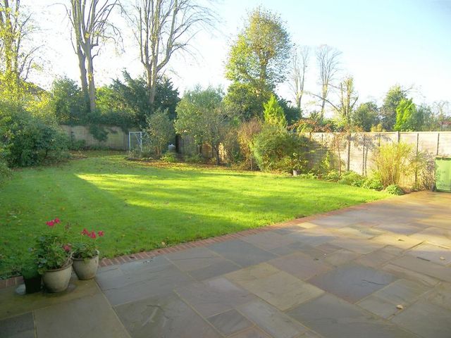  Image of 4 bedroom Detached house for sale in Hermitage Close Claygate Esher KT10 at Hermitage Close Claygate Esher, KT10 0HH