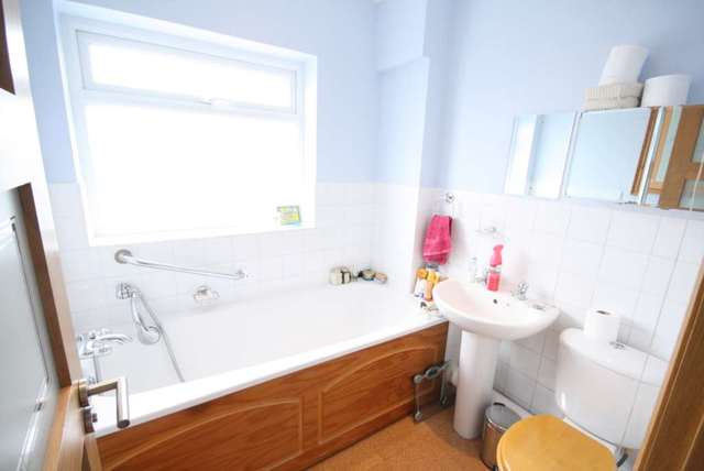  Image of 4 bedroom Town House to rent in Montague Road Berkhamsted HP4 at Montague Road  Berkhamsted, HP4 3DT