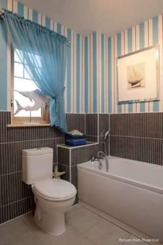 Image of 3 bedroom Detached house for sale in Hollybush Lane Port Glasgow PA14 at Hollybush Lane  Inverclyde, PA14 6QZ