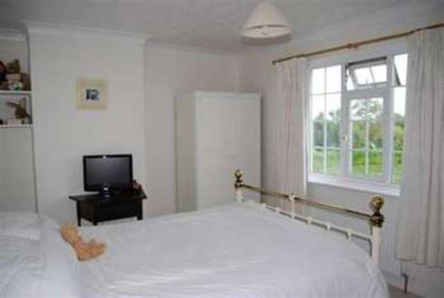 Image of 3 bedroom Terraced house for sale in Upper Brighton Road Broadwater Worthing BN14 at Broadwater, BN14 9JU