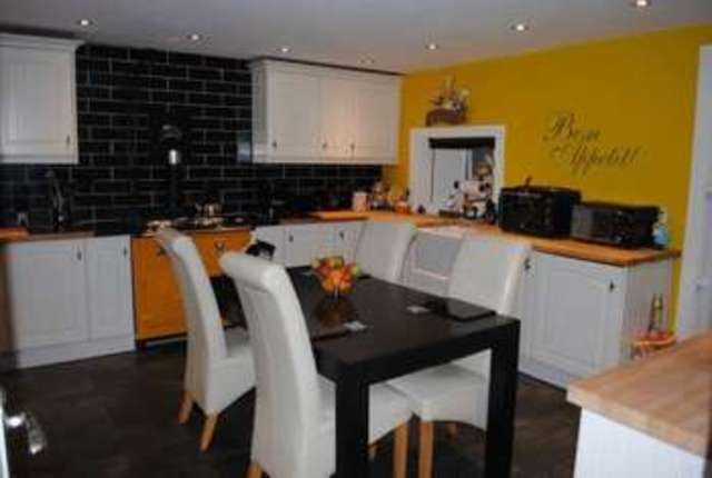  Image of 2 bedroom Cottage for sale in Howgate Road Roberton Biggar ML12 at Roberton, ML12 6RS
