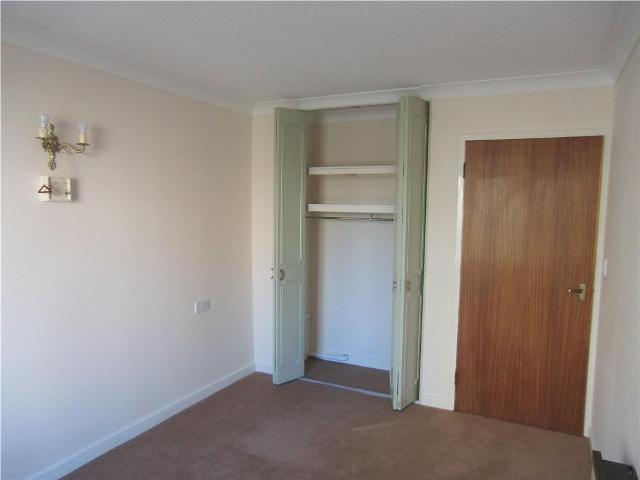  Image of 1 bedroom Apartment to rent in Grosvenor Crescent Scarborough YO11 at Homecrest House Grosvenor Crescent Scarborough, YO11 2LF