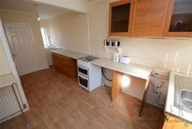  Image of 3 bedroom Semi-Detached house to rent in Beaconsfield Road Runcorn WA7 at Runcorn Cheshire Weston Point, WA7 4BT