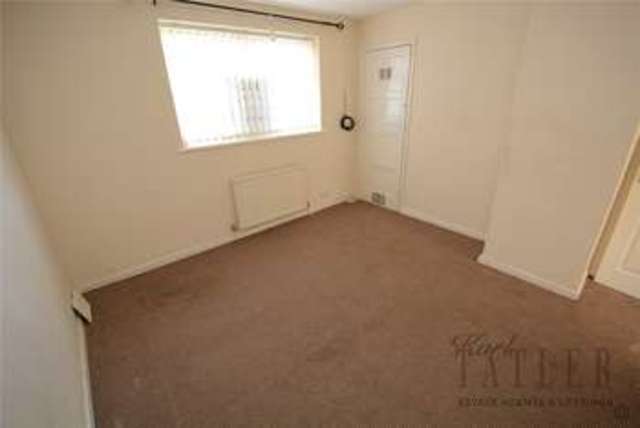  Image of 3 bedroom Semi-Detached house to rent in Beaconsfield Road Runcorn WA7 at Runcorn Cheshire Weston Point, WA7 4BT